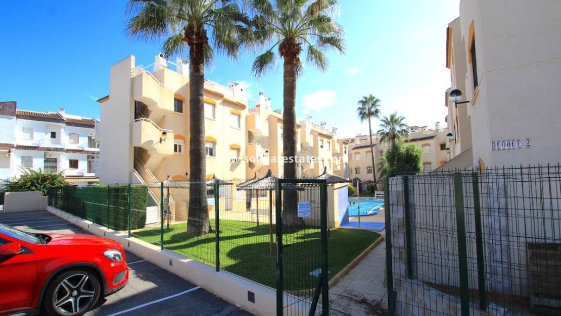 2 slaapkamer Appartement te koop in Punta Prima met zwembad - € 169.500 (Ref: 9369373)