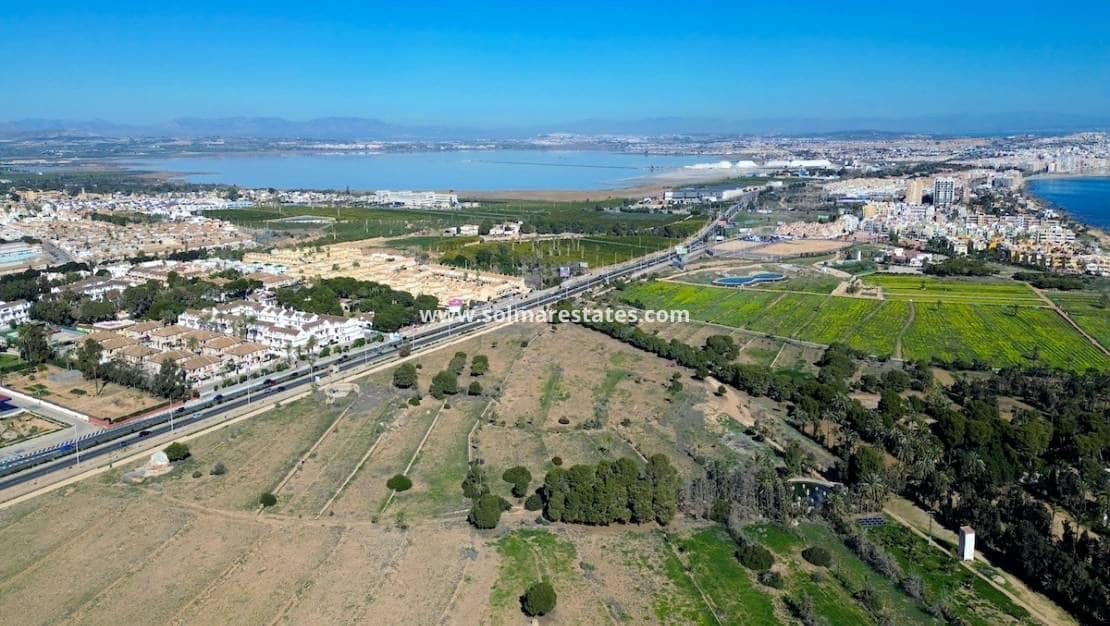 2 slaapkamer Appartement te koop in Punta Prima met zwembad - € 169.500 (Ref: 9369373)