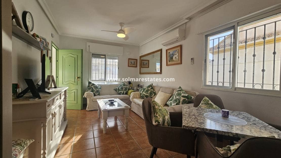 3 soveværelse Bungalow til salg i La Zenia med swimmingpool - € 349.950 (Ref: 9371179)