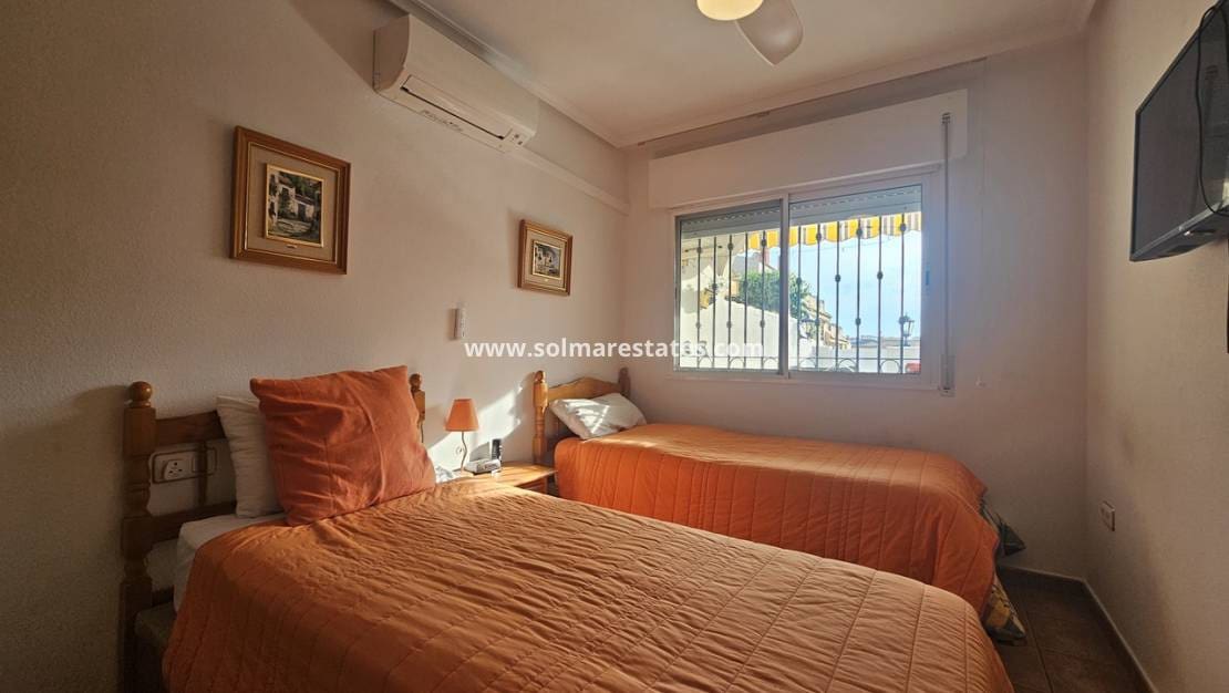 3 soveværelse Bungalow til salg i La Zenia med swimmingpool - € 349.950 (Ref: 9371179)