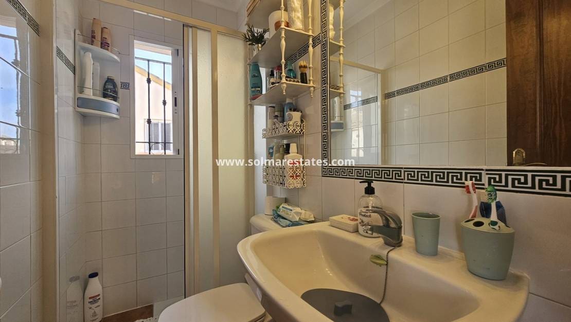 3 soveværelse Bungalow til salg i La Zenia med swimmingpool - € 349.950 (Ref: 9371179)