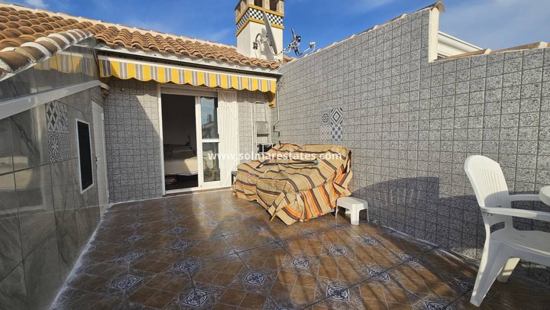 3 soveværelse Bungalow til salg i La Zenia med swimmingpool - € 349.950 (Ref: 9371179)