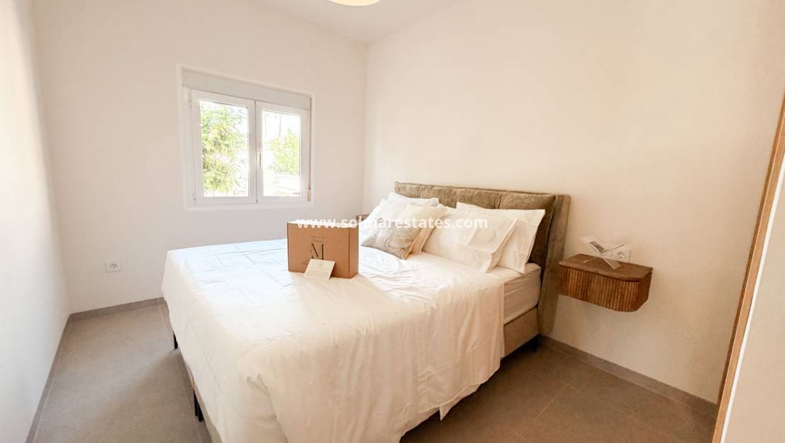 2 slaapkamer Villa te koop in Playa Flamenca met zwembad - € 379.000 (Ref: 9372266)