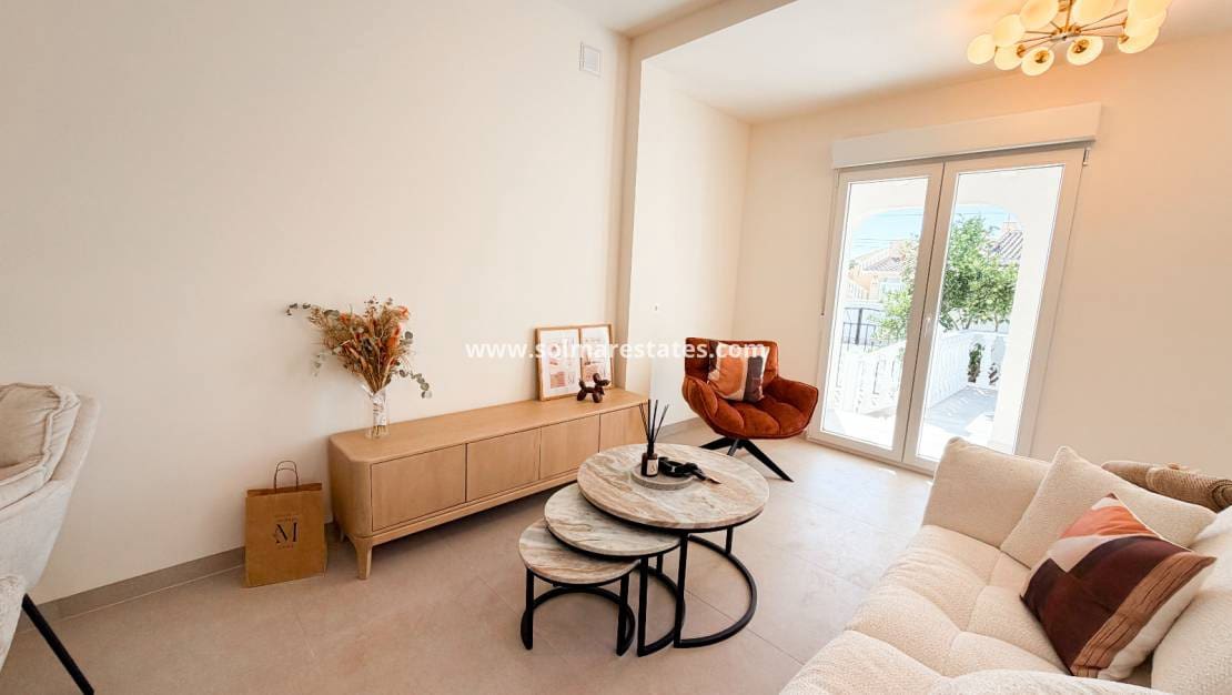2 slaapkamer Villa te koop in Playa Flamenca met zwembad - € 379.000 (Ref: 9372266)