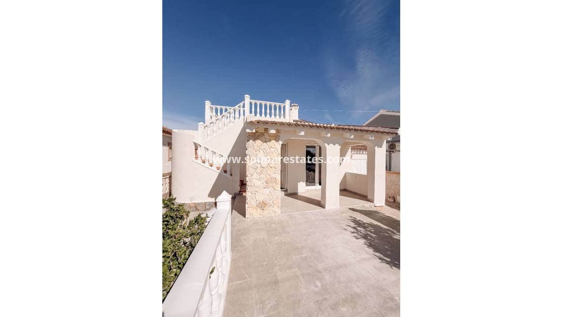 2 slaapkamer Villa te koop in Playa Flamenca met zwembad - € 379.000 (Ref: 9372266)