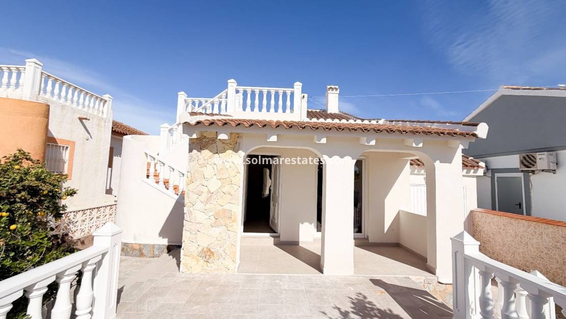 2 slaapkamer Villa te koop in Playa Flamenca met zwembad - € 379.000 (Ref: 9372266)