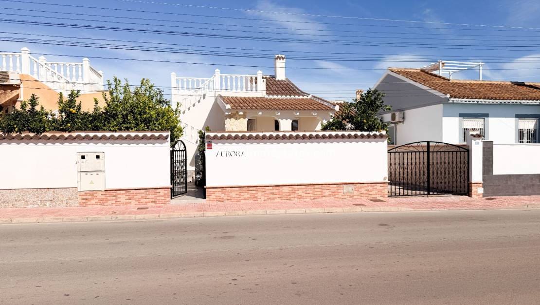 2 slaapkamer Villa te koop in Playa Flamenca met zwembad - € 379.000 (Ref: 9372266)