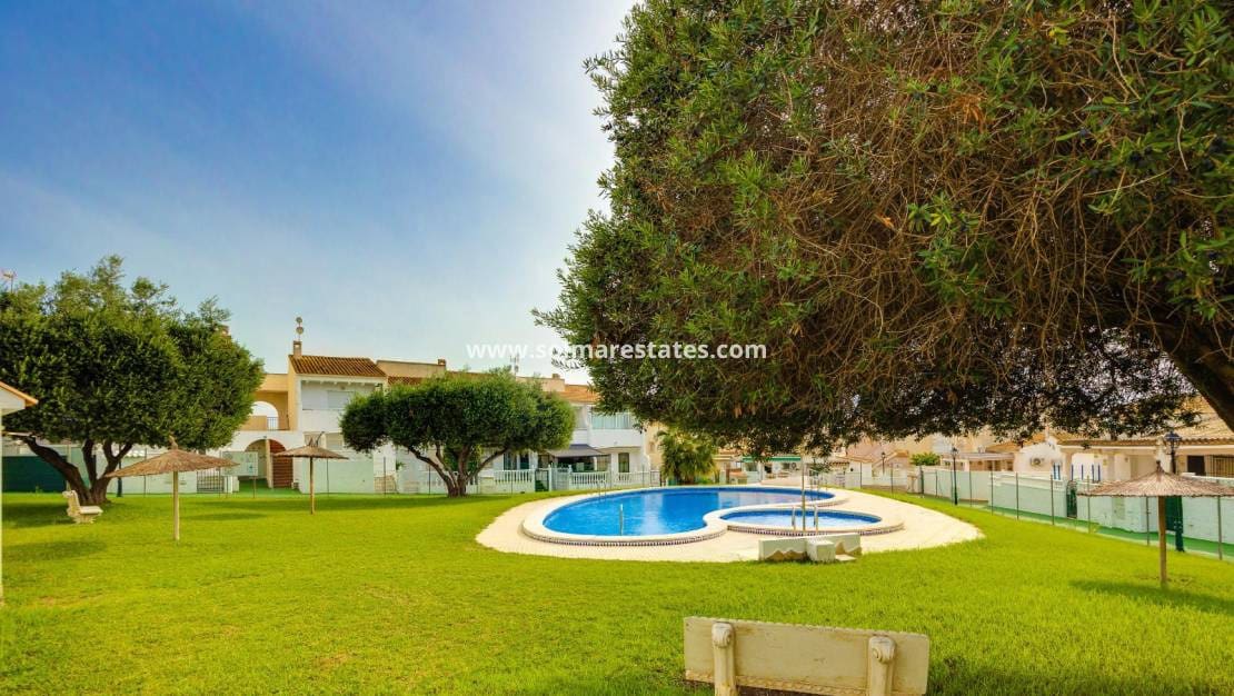 2 sypialnia Dom blizniak na sprzedaż w La Florida z basenem - 189 969 € (Ref: 9373837)