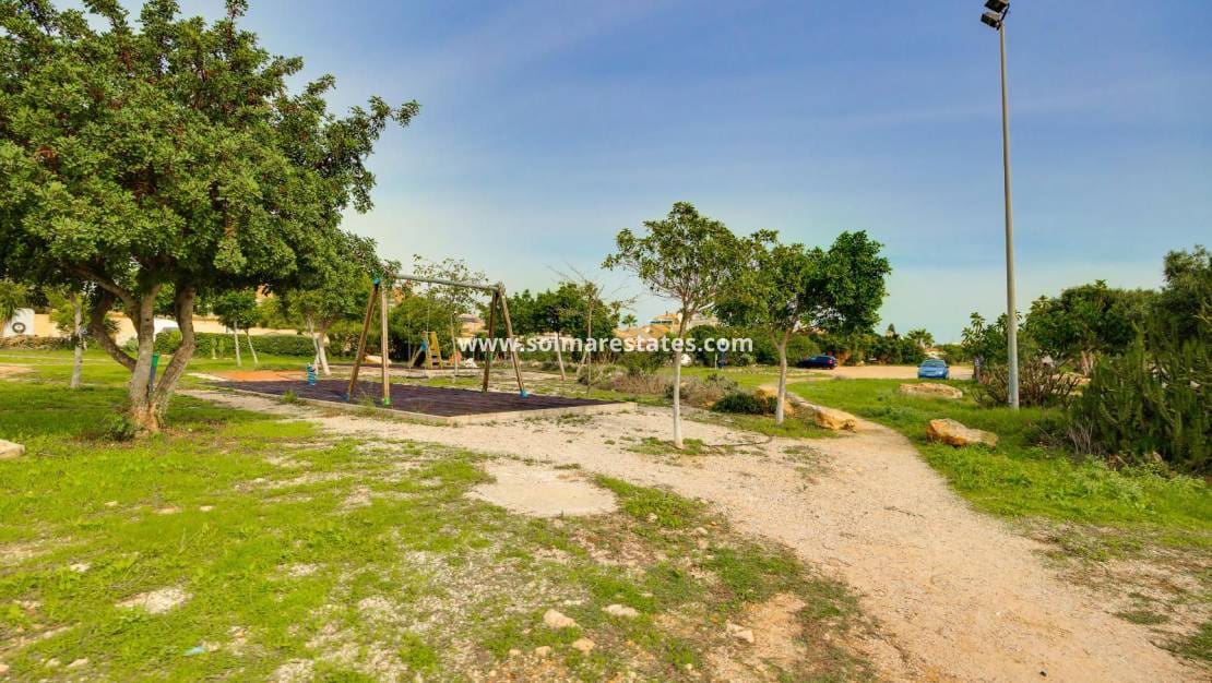 2 sypialnia Dom blizniak na sprzedaż w La Florida z basenem - 189 969 € (Ref: 9373837)