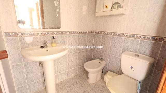 2 chambre Appartement à vendre à Punta Prima, Torrevieja avec piscine - 144 000 € (Ref: 9376419)