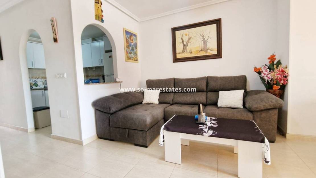 2 slaapkamer Appartement te koop in Daya Nueva met zwembad - € 125.000 (Ref: 9378117)