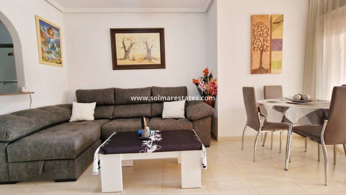 2 slaapkamer Appartement te koop in Daya Nueva met zwembad - € 125.000 (Ref: 9378117)