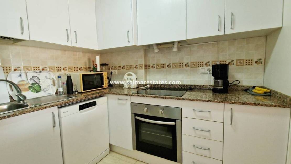 2 slaapkamer Appartement te koop in Daya Nueva met zwembad - € 125.000 (Ref: 9378117)