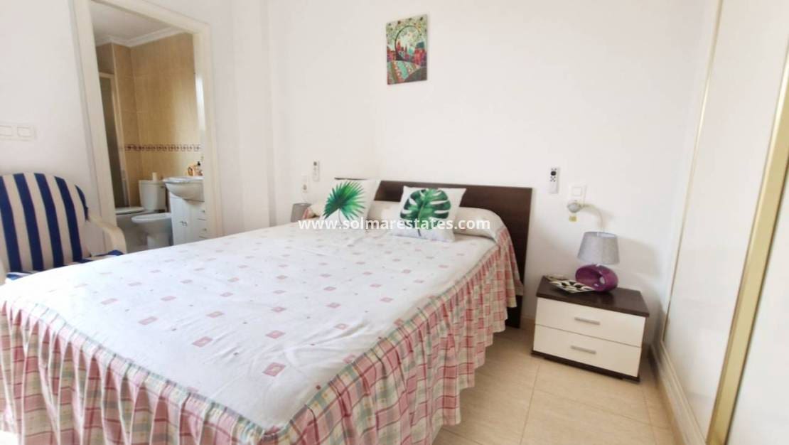 2 slaapkamer Appartement te koop in Daya Nueva met zwembad - € 125.000 (Ref: 9378117)