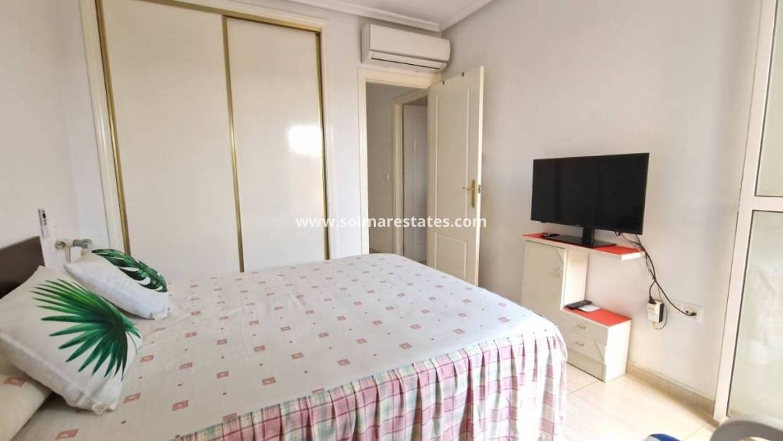 2 slaapkamer Appartement te koop in Daya Nueva met zwembad - € 125.000 (Ref: 9378117)