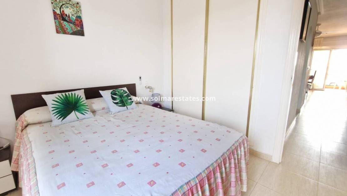 2 slaapkamer Appartement te koop in Daya Nueva met zwembad - € 125.000 (Ref: 9378117)