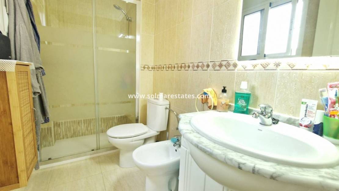 2 slaapkamer Appartement te koop in Daya Nueva met zwembad - € 125.000 (Ref: 9378117)