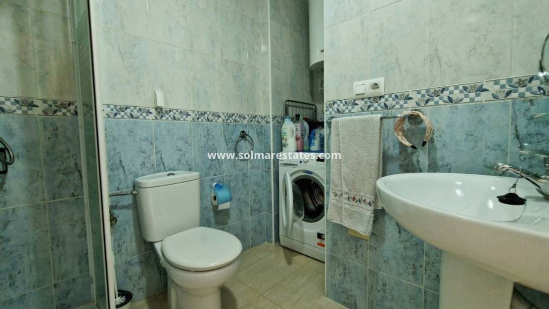 2 slaapkamer Appartement te koop in Daya Nueva met zwembad - € 125.000 (Ref: 9378117)