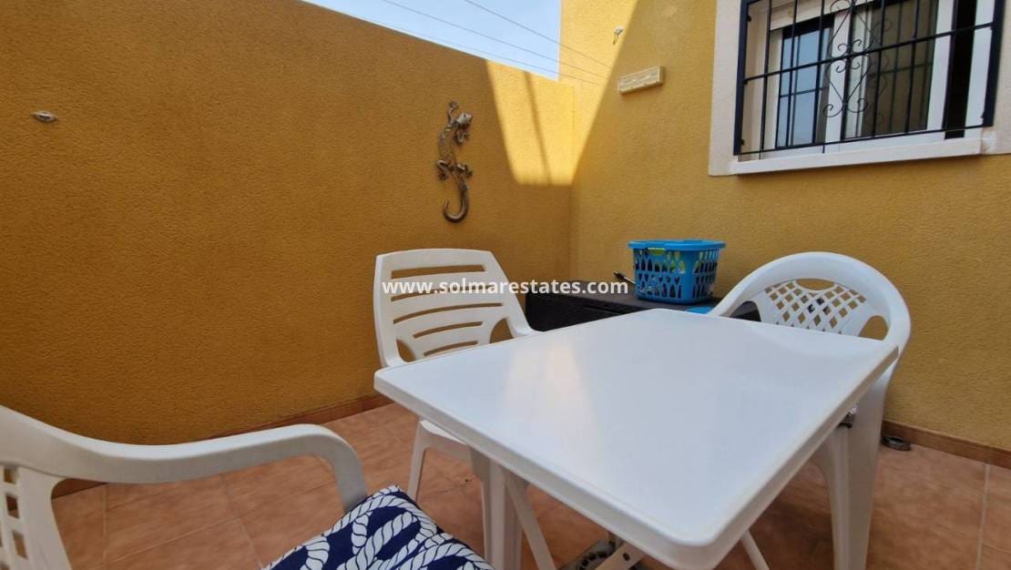 2 slaapkamer Appartement te koop in Daya Nueva met zwembad - € 125.000 (Ref: 9378117)