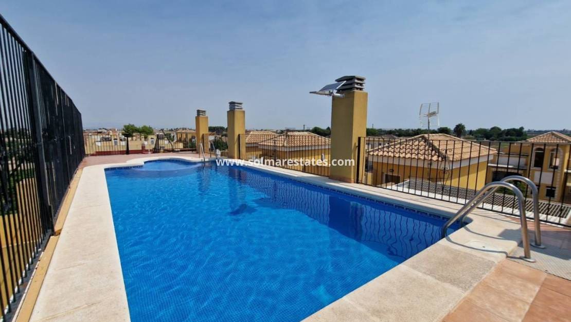 2 slaapkamer Appartement te koop in Daya Nueva met zwembad - € 125.000 (Ref: 9378117)