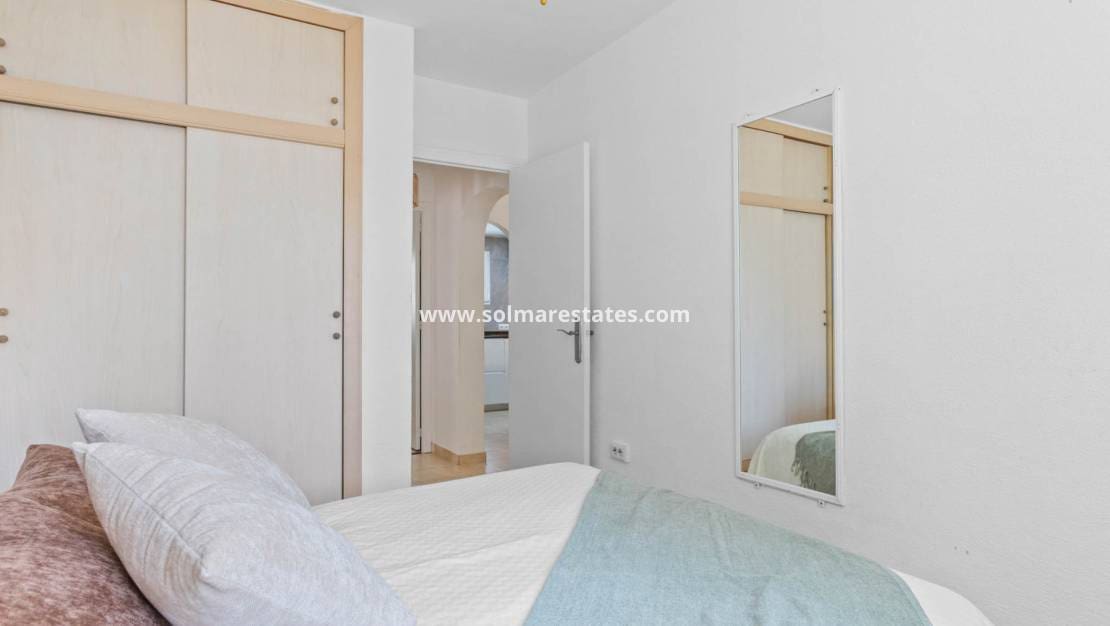 Apartamento de 2 habitaciones en Los Balcones en venta con piscina - 149.000 € (Ref: 9379927)