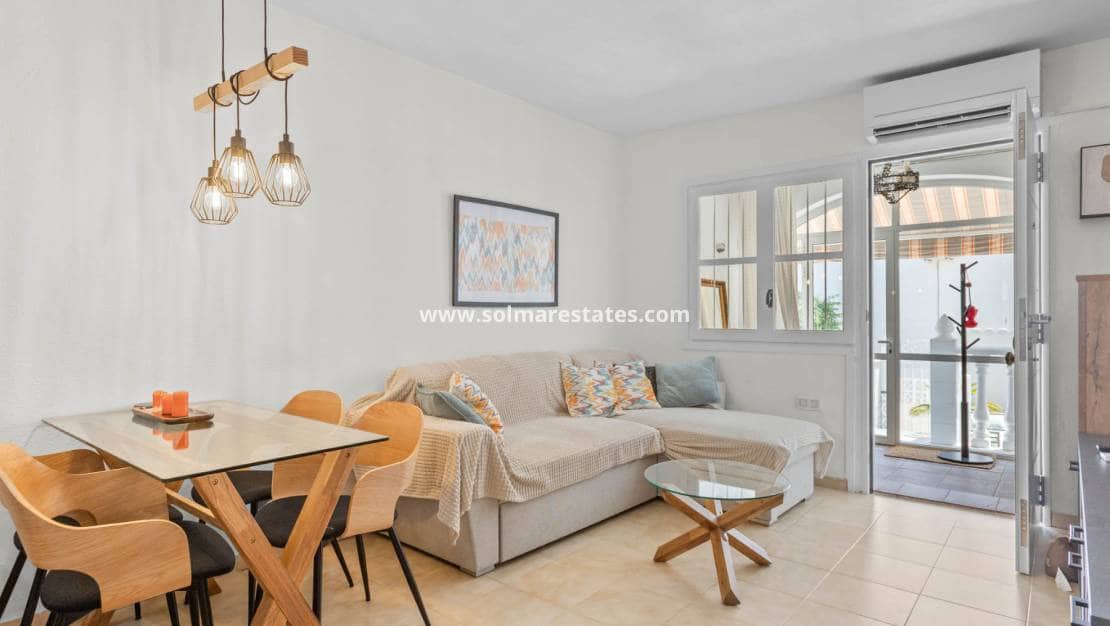 Apartamento de 2 habitaciones en Los Balcones en venta con piscina - 149.000 € (Ref: 9379927)