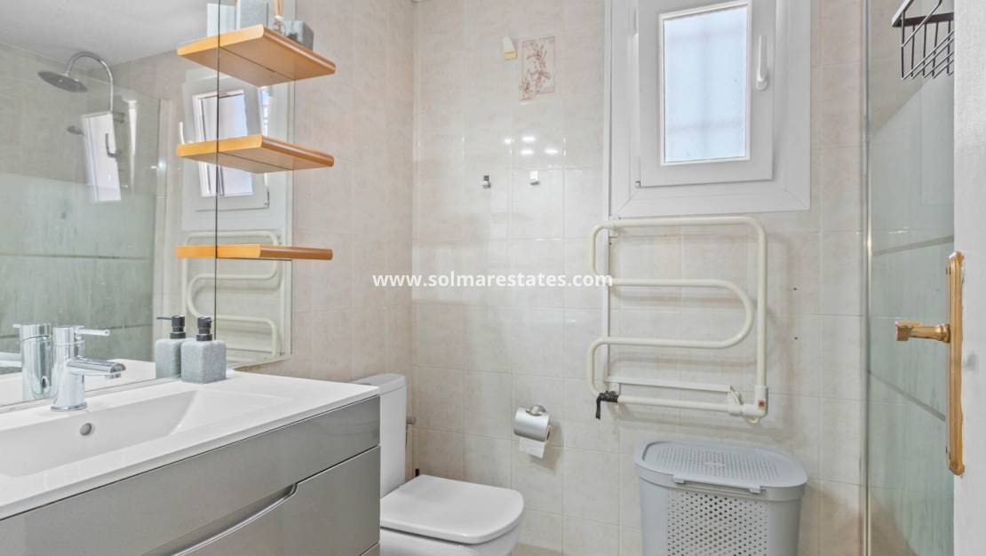 Apartamento de 2 habitaciones en Los Balcones en venta con piscina - 149.000 € (Ref: 9379927)