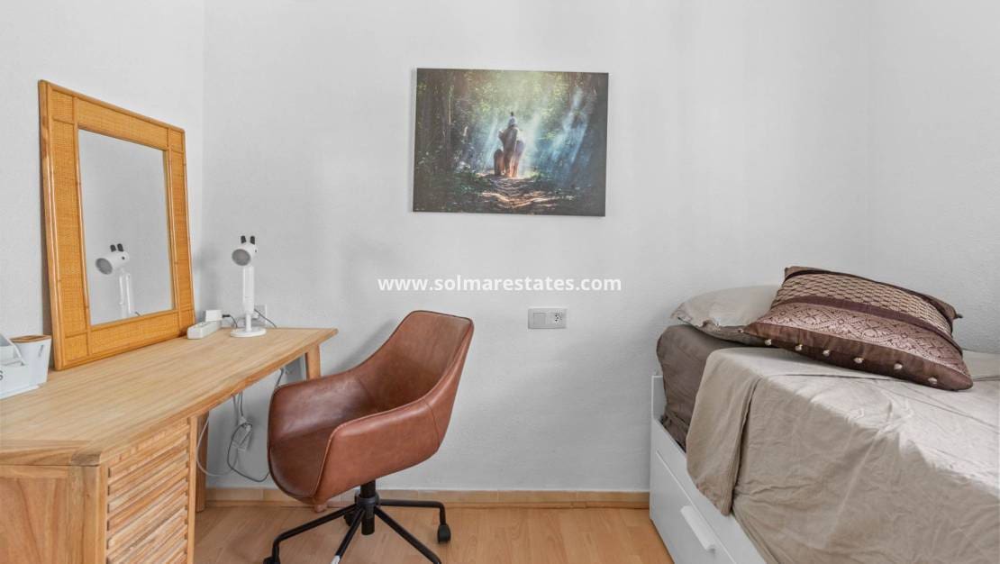 Apartamento de 2 habitaciones en Los Balcones en venta con piscina - 149.000 € (Ref: 9379927)