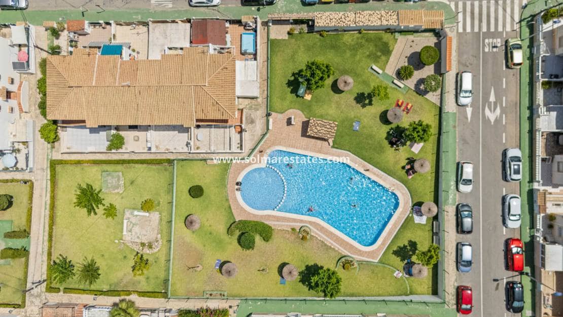 Apartamento de 2 habitaciones en Los Balcones en venta con piscina - 149.000 € (Ref: 9379927)