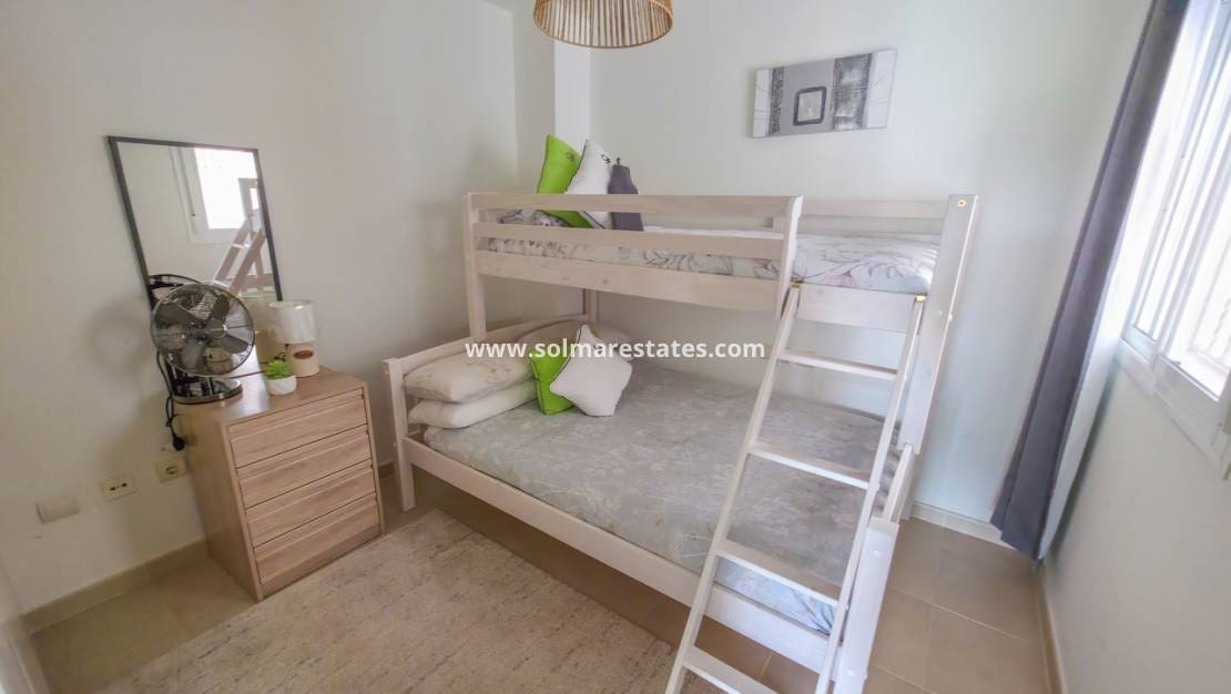 2 Zimmer Apartment zu verkaufen in Villamartin mit Pool - 199.999 € (Ref: 9379928)