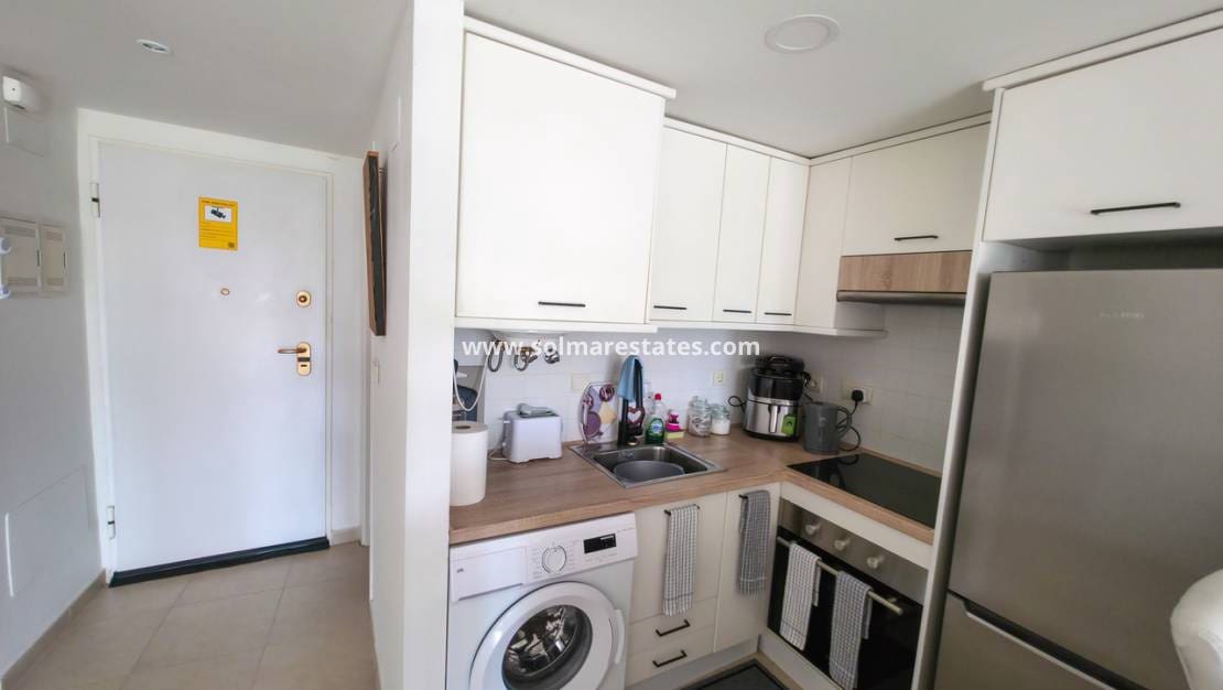 2 Zimmer Apartment zu verkaufen in Villamartin mit Pool - 199.999 € (Ref: 9379928)