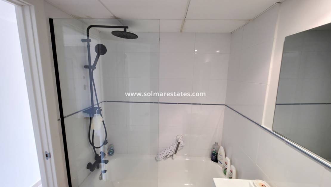 2 Zimmer Apartment zu verkaufen in Villamartin mit Pool - 199.999 € (Ref: 9379928)