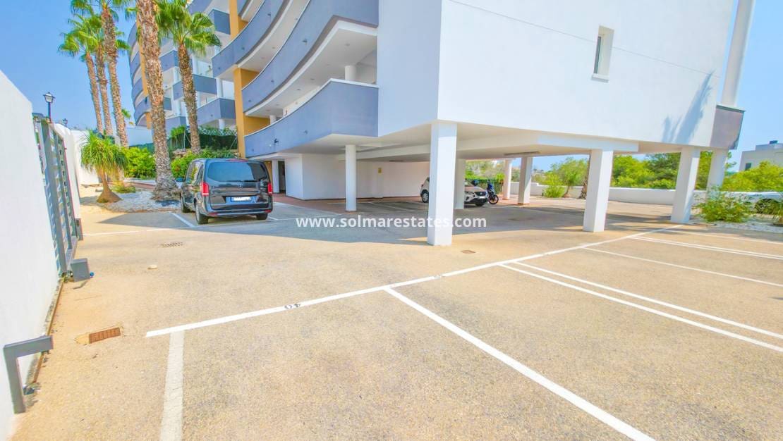 2 Zimmer Apartment zu verkaufen in Villamartin mit Pool - 199.999 € (Ref: 9379928)