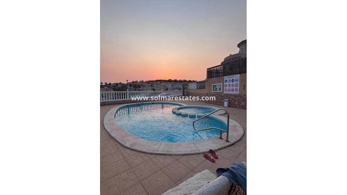 2 Zimmer Haus zu verkaufen in Villamartin mit Pool - 164.950 € (Ref: 9379929)