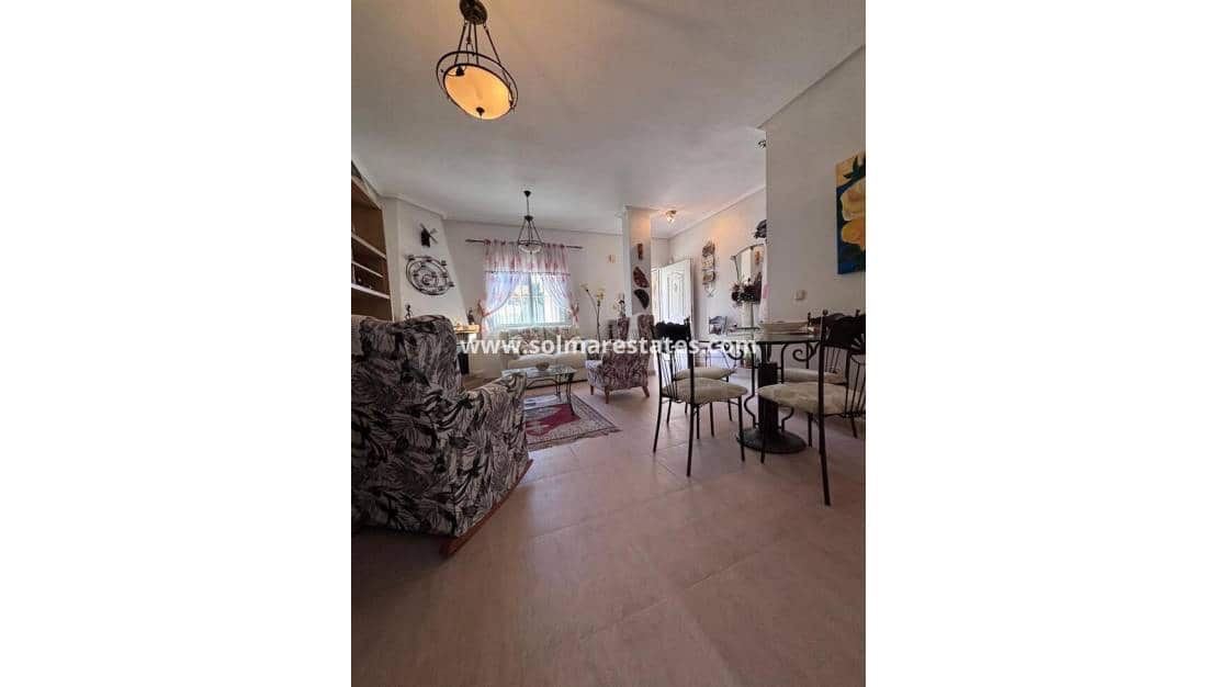 2 Zimmer Haus zu verkaufen in Villamartin mit Pool - 164.950 € (Ref: 9379929)