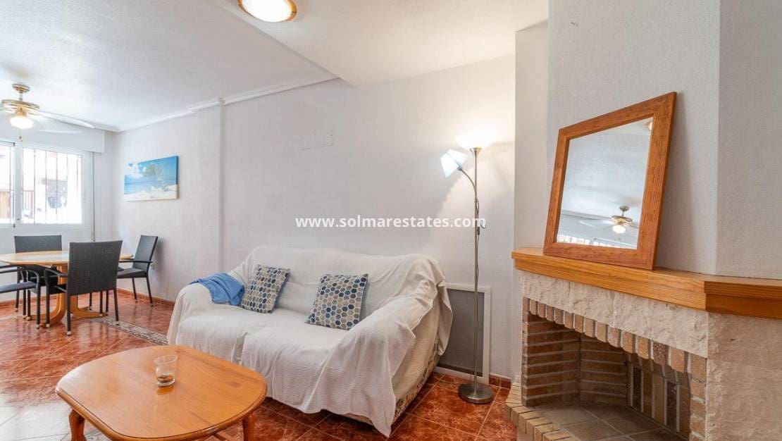 3 chambre Maison de Ville à vendre à Playa Flamenca avec piscine - 169 000 € (Ref: 9379930)