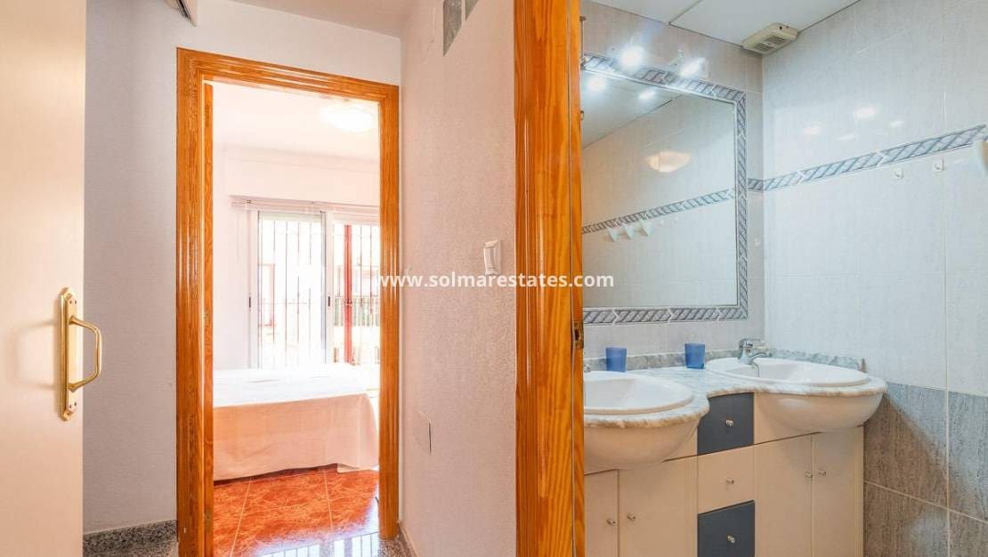 3 chambre Maison de Ville à vendre à Playa Flamenca avec piscine - 169 000 € (Ref: 9379930)