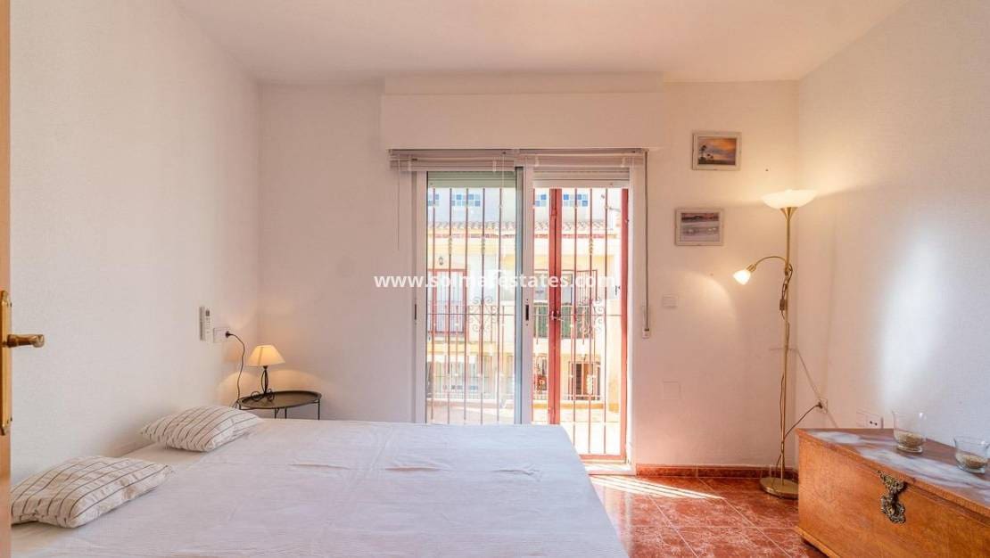 3 chambre Maison de Ville à vendre à Playa Flamenca avec piscine - 169 000 € (Ref: 9379930)