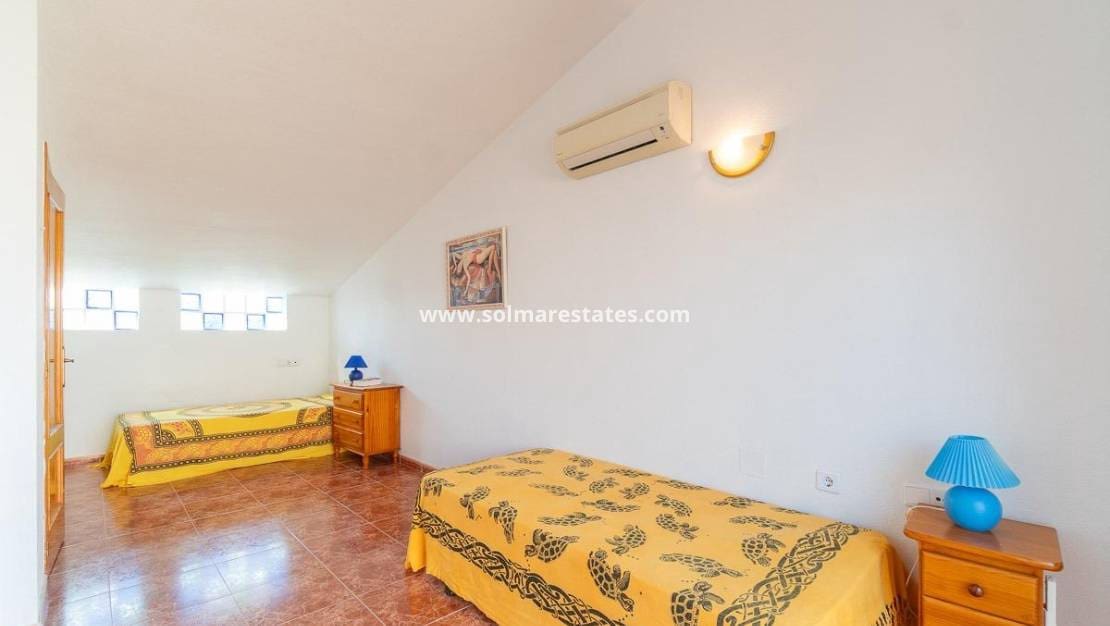 3 chambre Maison de Ville à vendre à Playa Flamenca avec piscine - 169 000 € (Ref: 9379930)