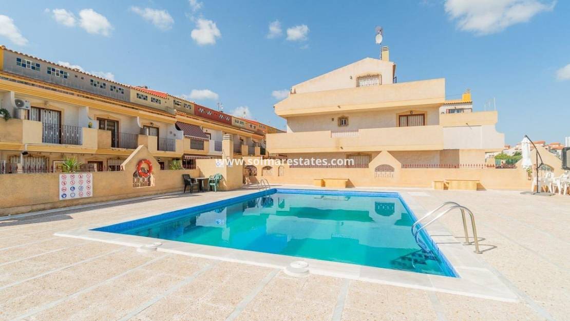3 chambre Maison de Ville à vendre à Playa Flamenca avec piscine - 169 000 € (Ref: 9379930)
