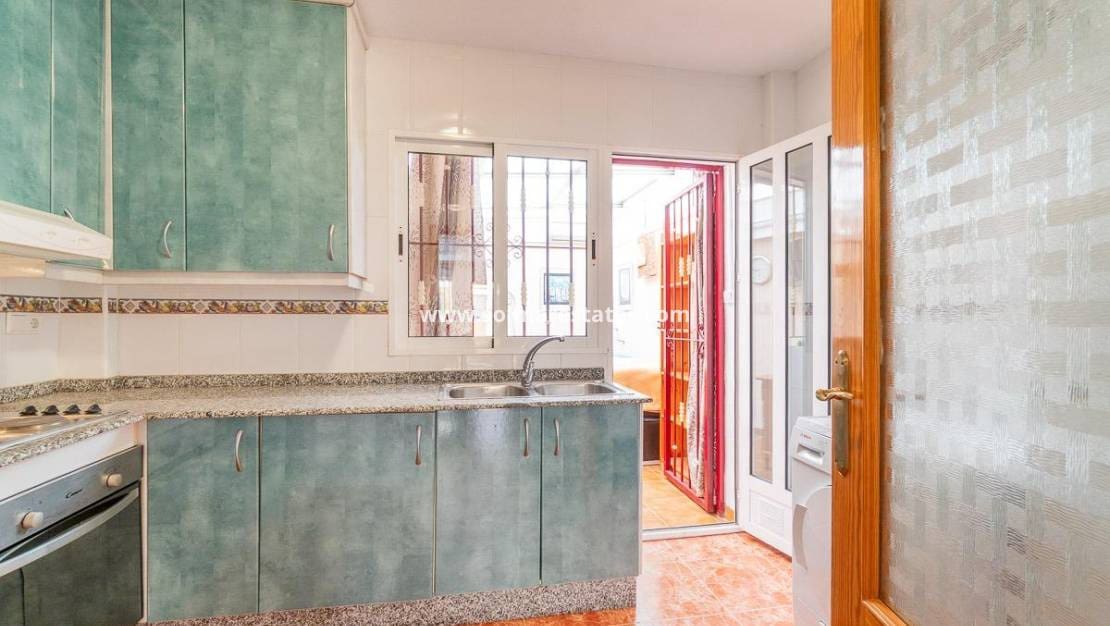 3 chambre Maison de Ville à vendre à Playa Flamenca avec piscine - 169 000 € (Ref: 9379930)