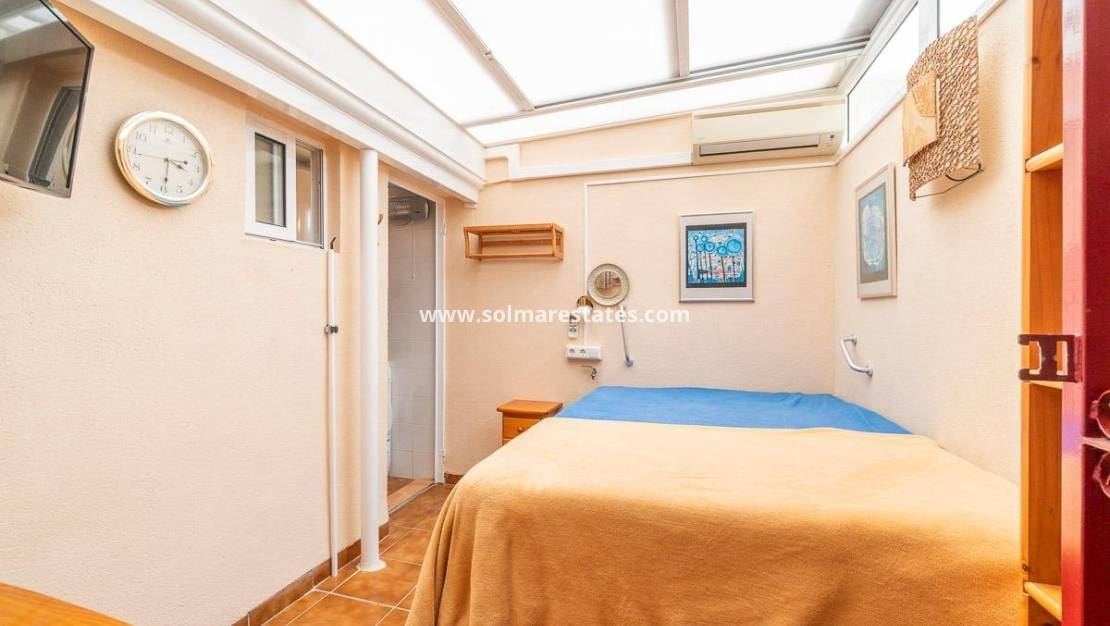 3 chambre Maison de Ville à vendre à Playa Flamenca avec piscine - 169 000 € (Ref: 9379930)