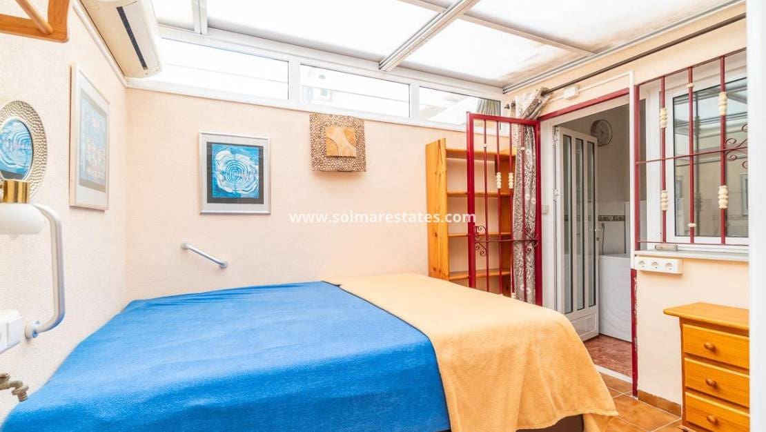 3 chambre Maison de Ville à vendre à Playa Flamenca avec piscine - 169 000 € (Ref: 9379930)