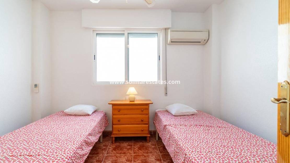 3 chambre Maison de Ville à vendre à Playa Flamenca avec piscine - 169 000 € (Ref: 9379930)