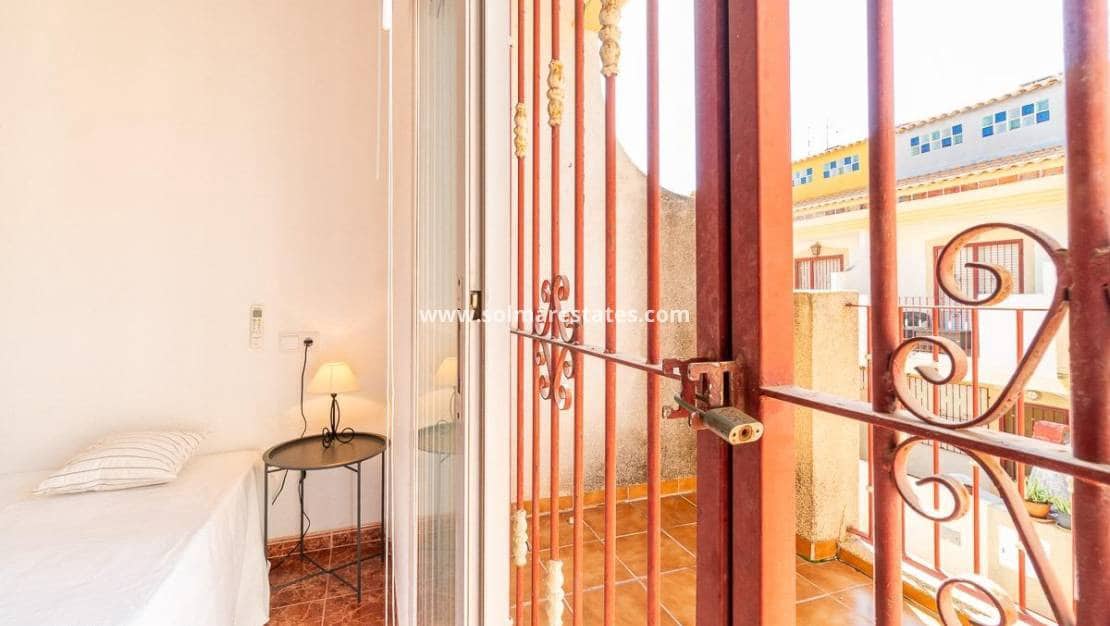 3 chambre Maison de Ville à vendre à Playa Flamenca avec piscine - 169 000 € (Ref: 9379930)