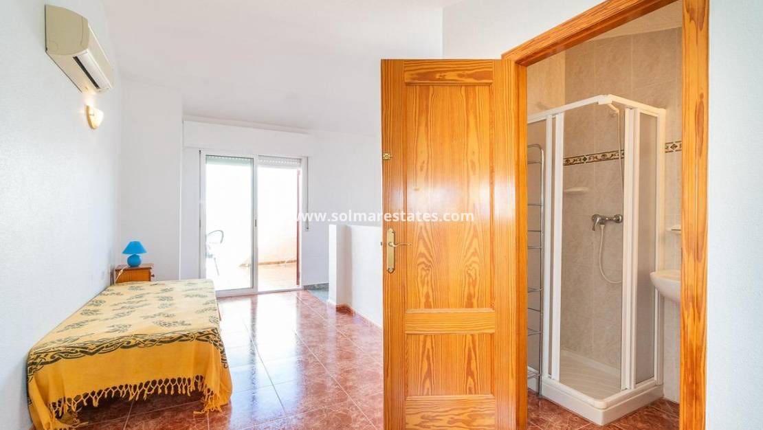 3 chambre Maison de Ville à vendre à Playa Flamenca avec piscine - 169 000 € (Ref: 9379930)