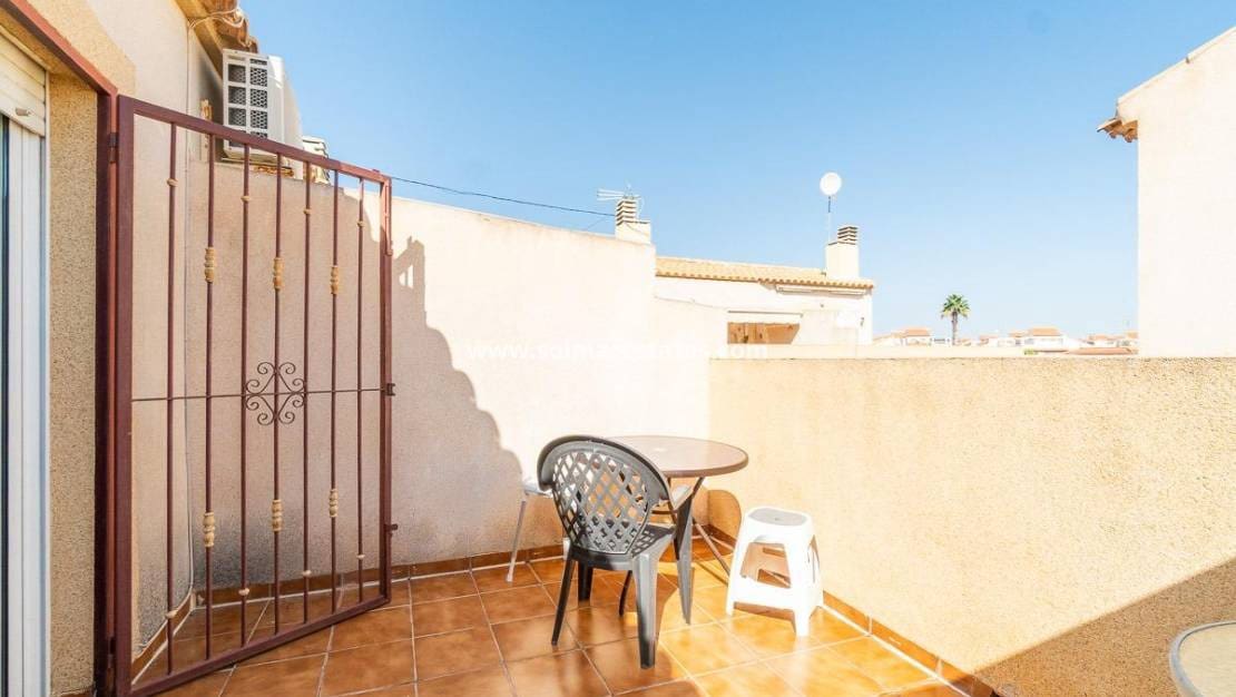 3 chambre Maison de Ville à vendre à Playa Flamenca avec piscine - 169 000 € (Ref: 9379930)
