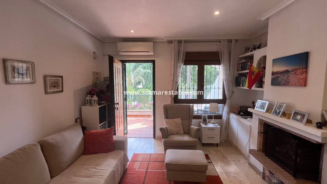 2 slaapkamer Appartement te koop in Villamartin met zwembad - € 199.995 (Ref: 9386550)