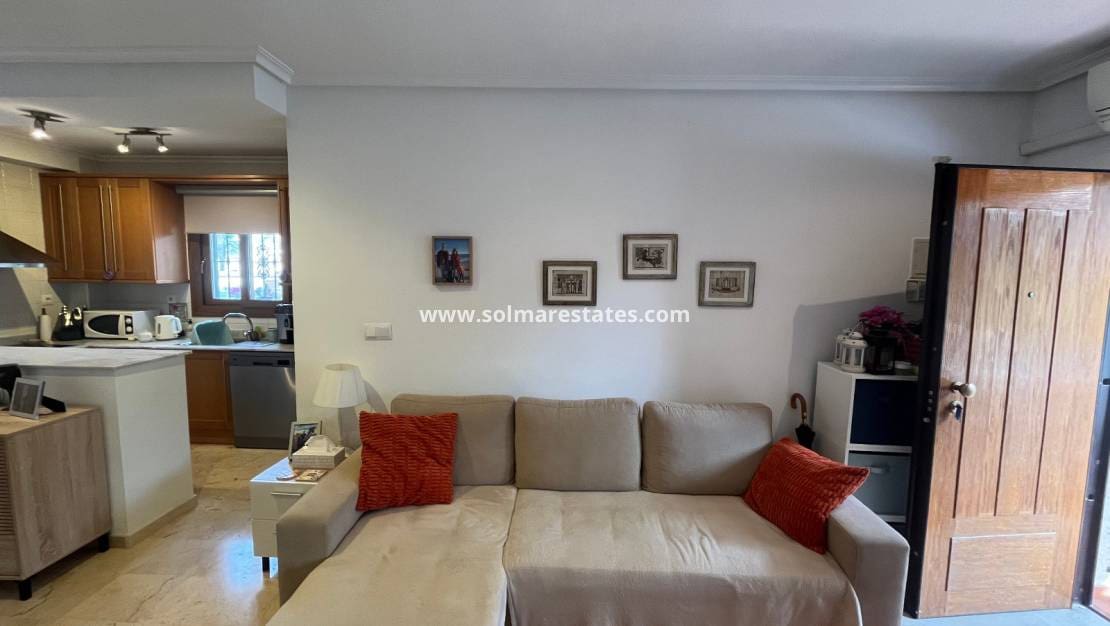 2 slaapkamer Appartement te koop in Villamartin met zwembad - € 199.995 (Ref: 9386550)