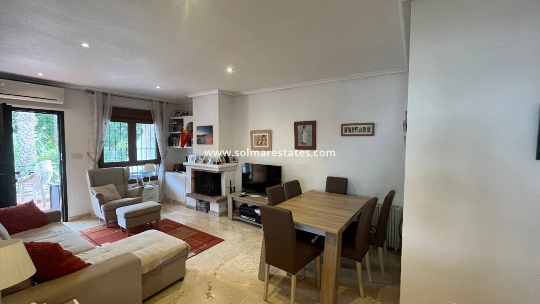 2 slaapkamer Appartement te koop in Villamartin met zwembad - € 199.995 (Ref: 9386550)